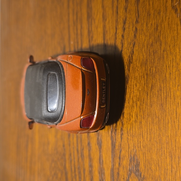 Orange bentley car - Picture 3 of 4